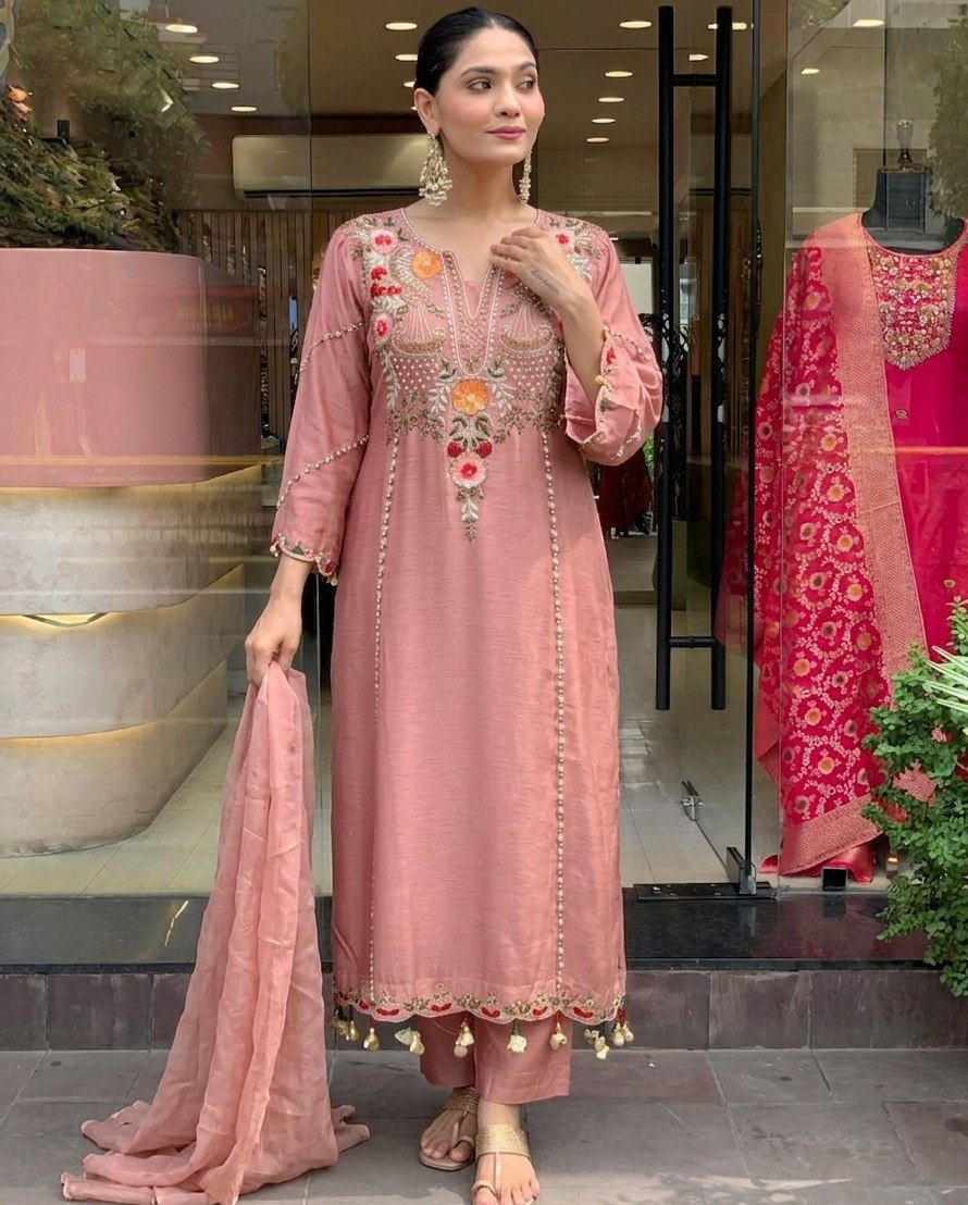 Rose Blush Chanderi Silk Embroidered Kurta Set with Dupatta