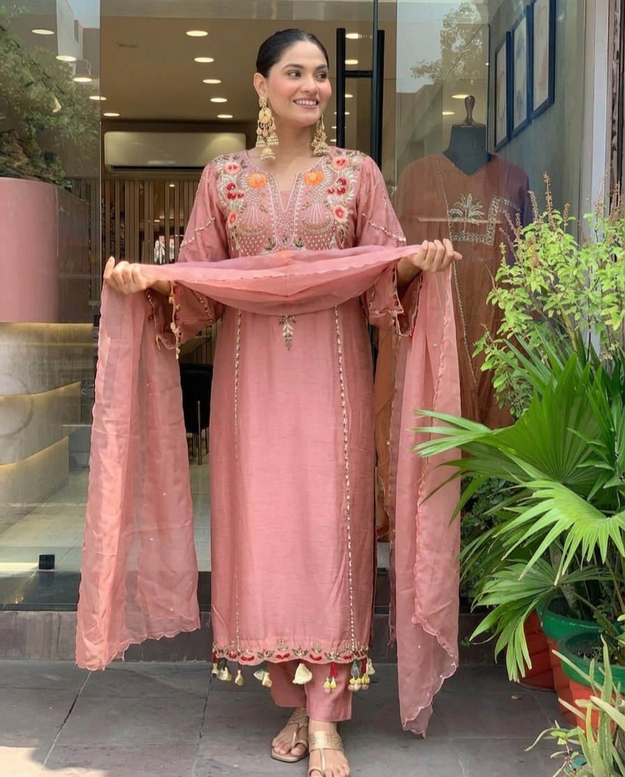Rose Blush Chanderi Silk Embroidered Kurta Set with Dupatta