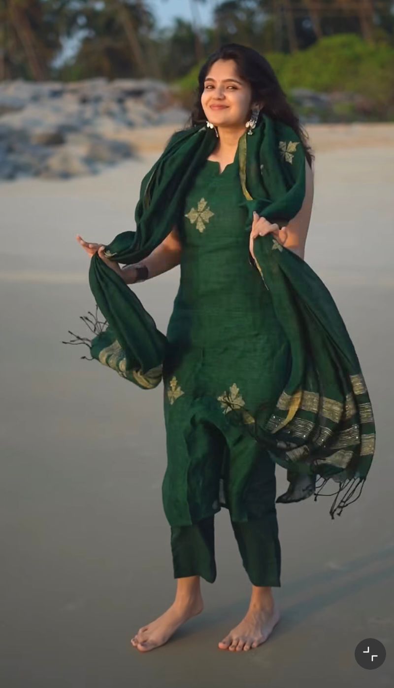 Elegant Emerald Green 3-Piece Festive Ethnic Suit Set