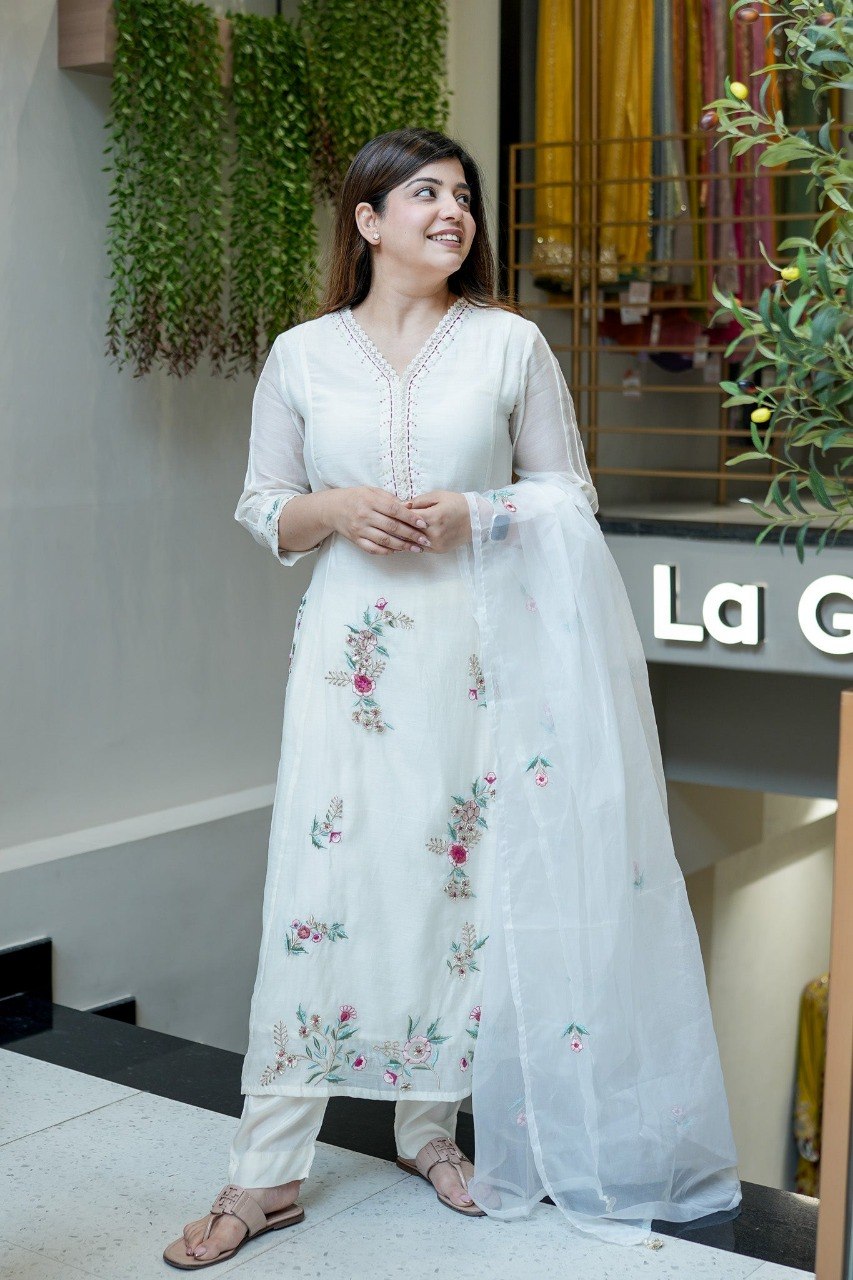 Graceful White Floral Thread Work Straight Kurta Set for Festivals and Special Occasions