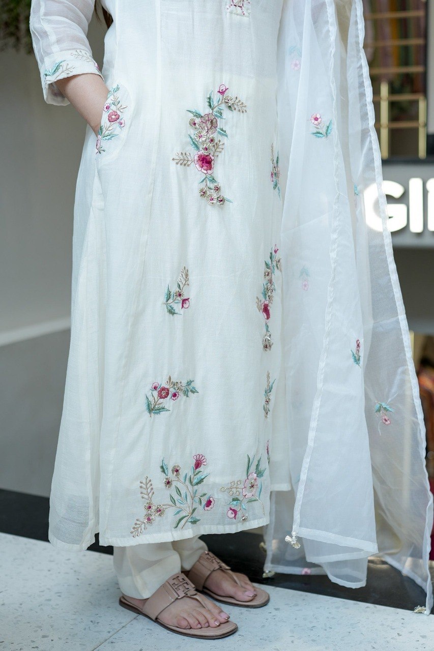 Graceful White Floral Thread Work Straight Kurta Set for Festivals and Special Occasions