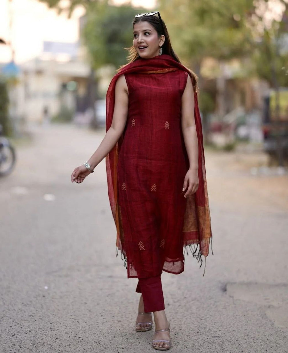 Solid Maroon Sleeveless Kurta Set with Handwoven Dupatta