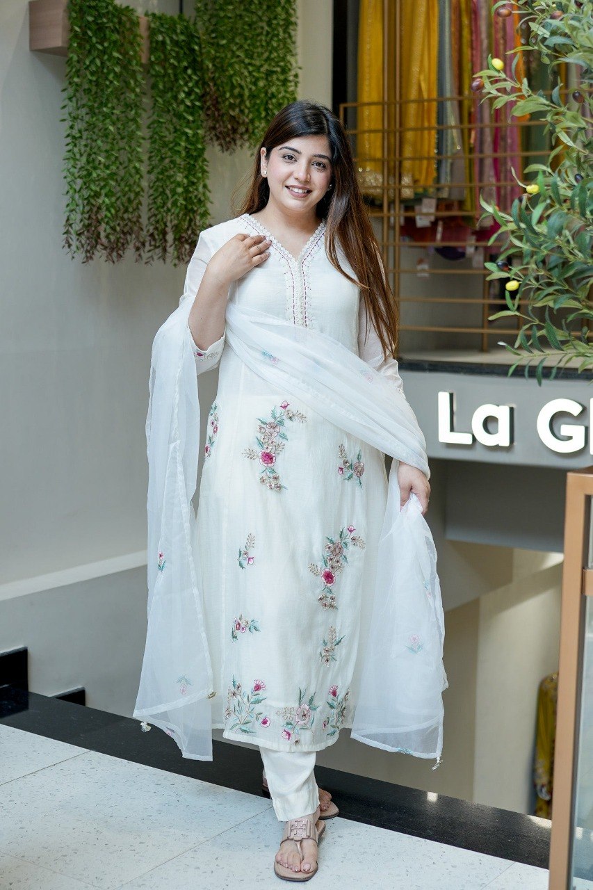 Graceful White Floral Thread Work Straight Kurta Set for Festivals and Special Occasions