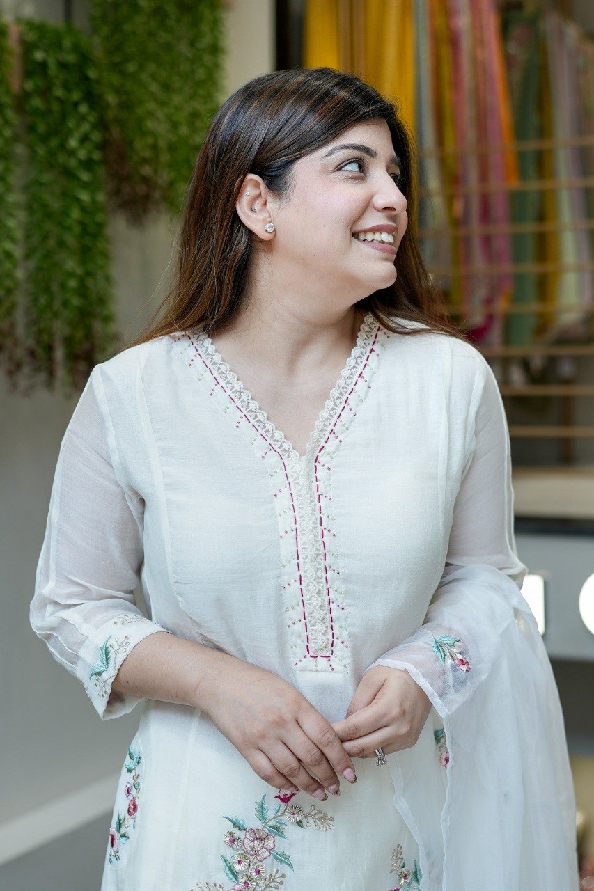 Graceful White Floral Thread Work Straight Kurta Set for Festivals and Special Occasions