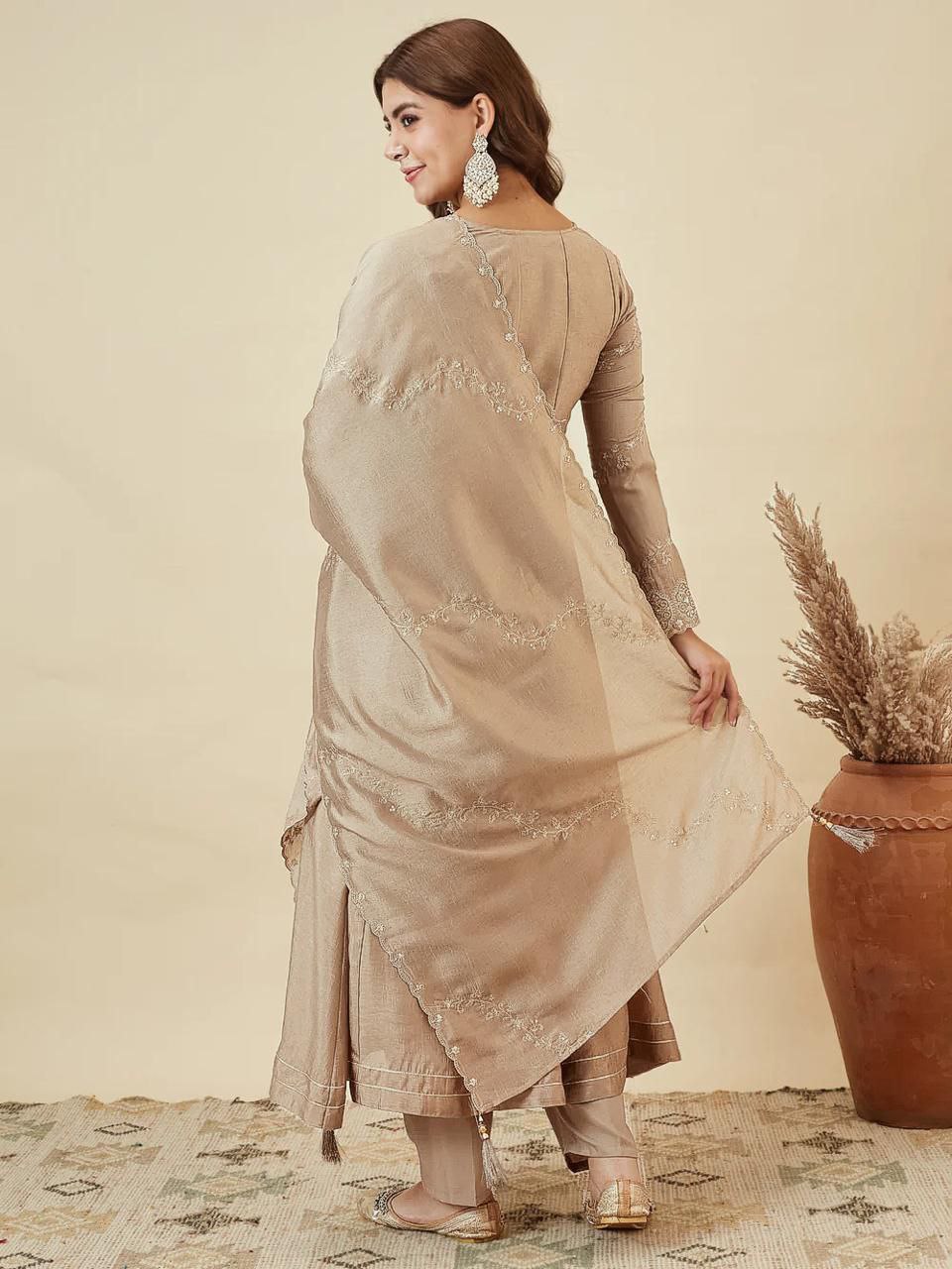 Zareen Aura Embroidered Anarkali Kurti Pant Set