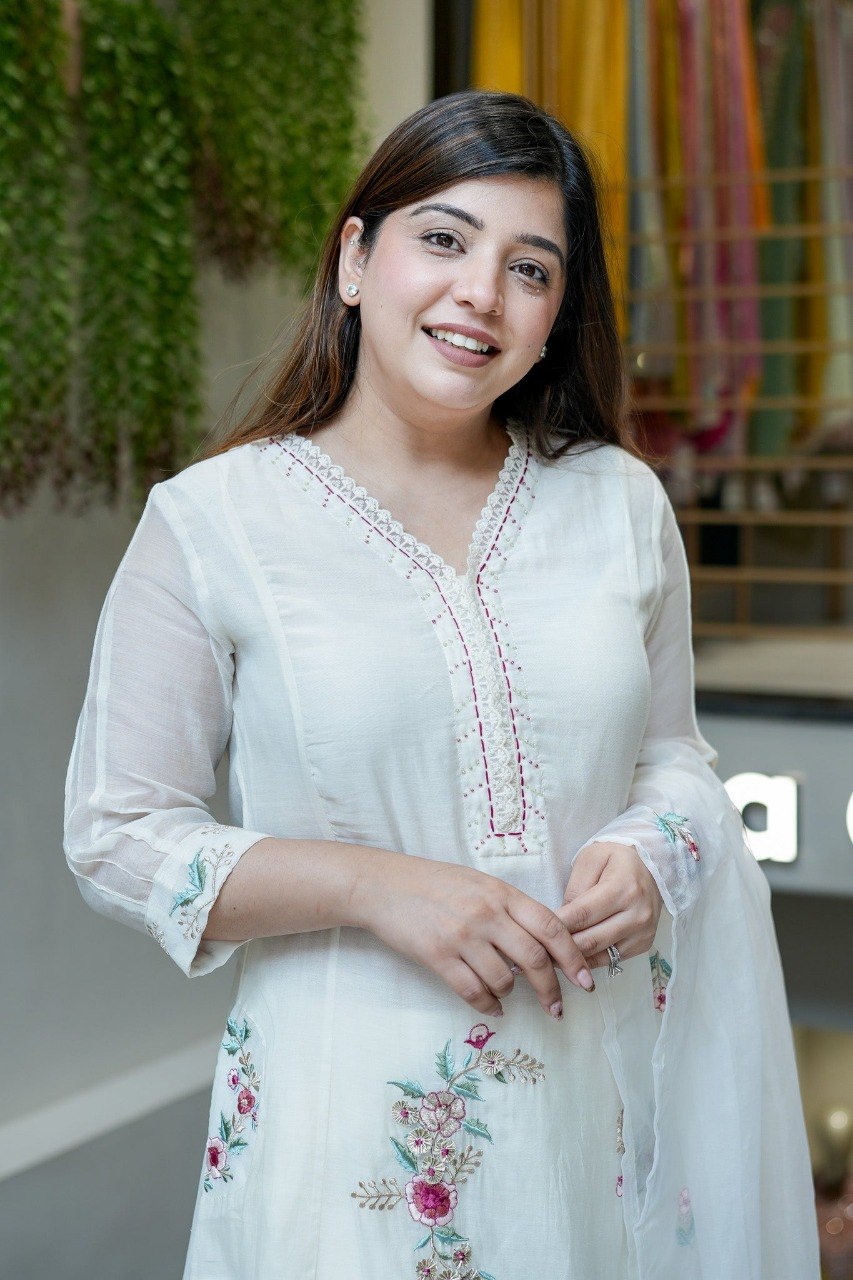 Graceful White Floral Thread Work Straight Kurta Set for Festivals and Special Occasions