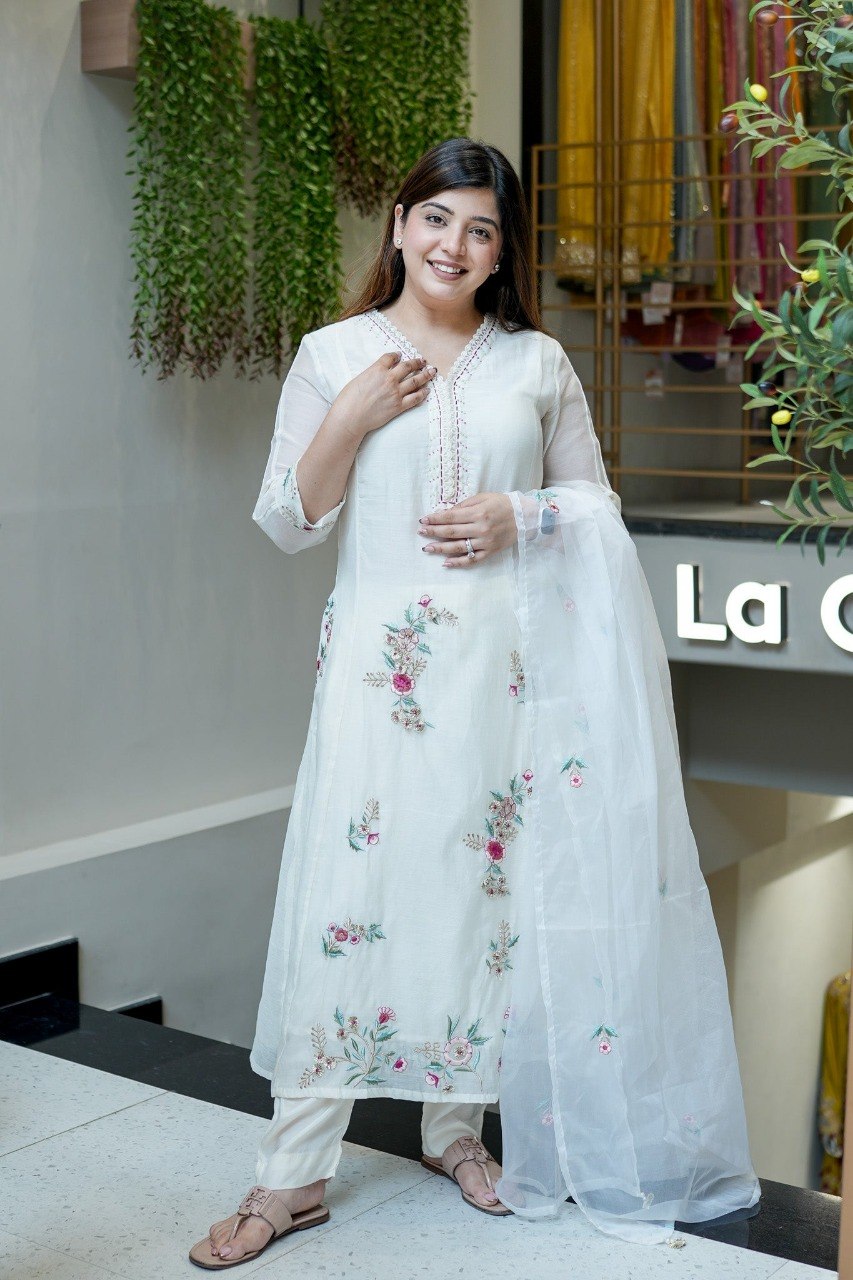 Graceful White Floral Thread Work Straight Kurta Set for Festivals and Special Occasions