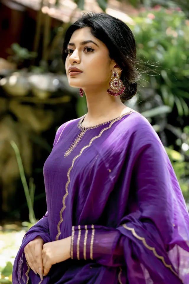 Purple Silk Blend Suit Set with Scalloped Border Dupatta