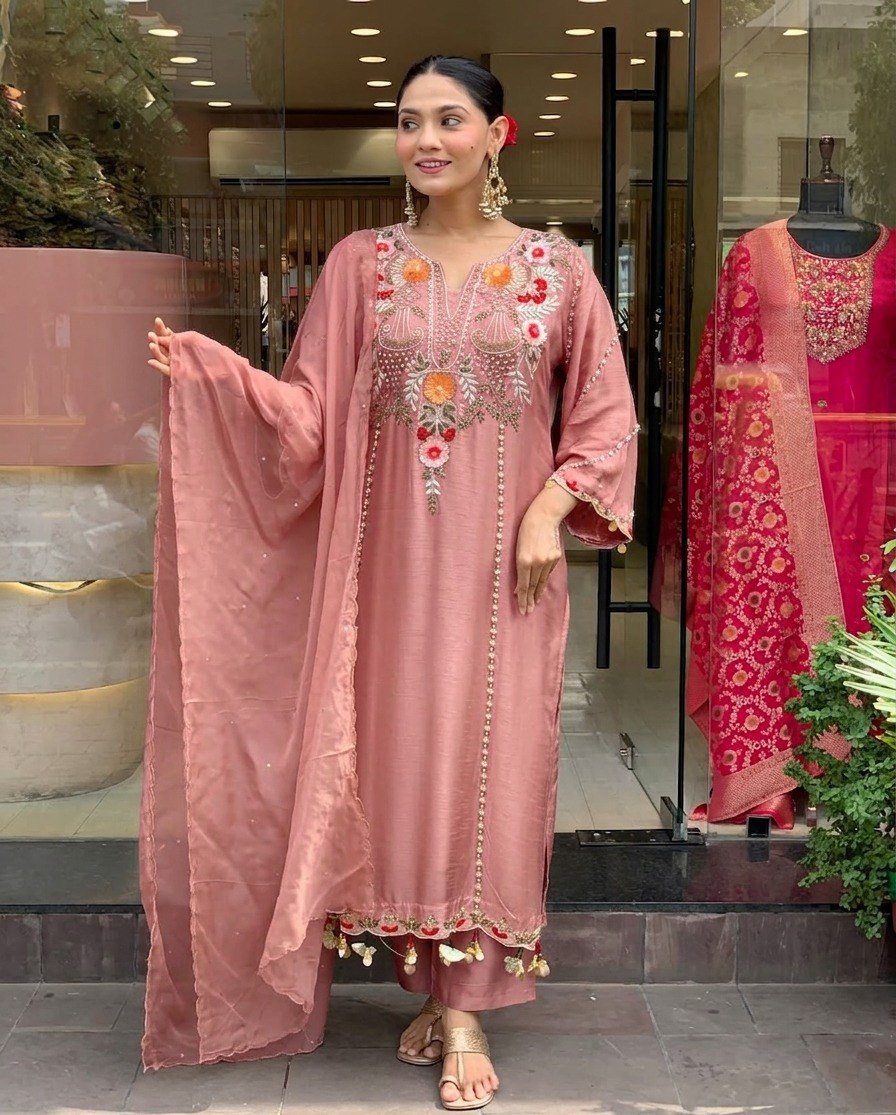 Rose Blush Chanderi Silk Embroidered Kurta Set with Dupatta